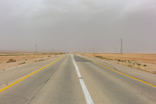 Highway 40 immer geradeaus durch die Negev-Wüste
