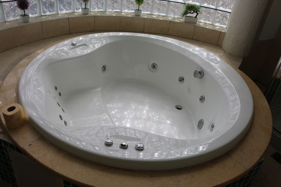 Diese Whirlpool-Badewanne ist groß genug