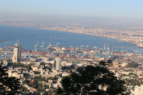 Aussicht auf Haifa nach der U-Bahnfahrt
