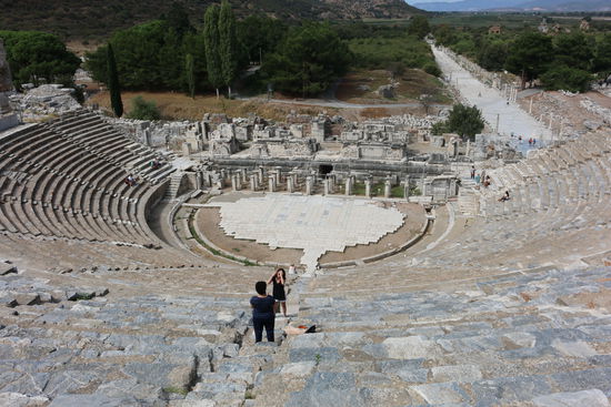 Blick zur Bühne in der Arena