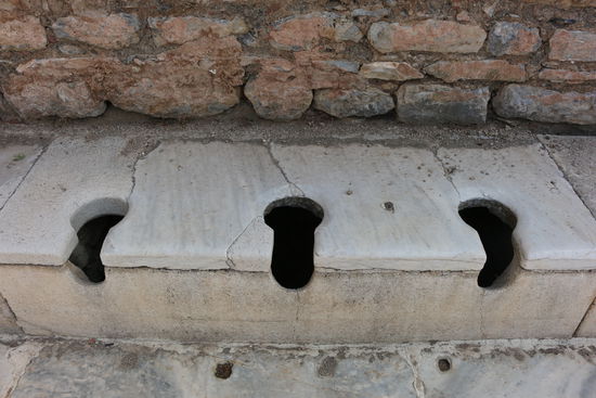 Toiletten durften auch damals nicht fehlen