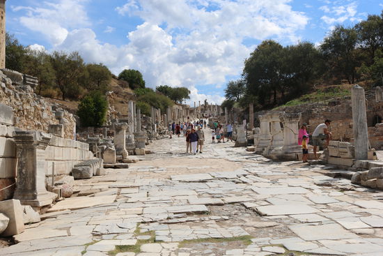 Prachtstraße von Ephesus in die eine Richtung