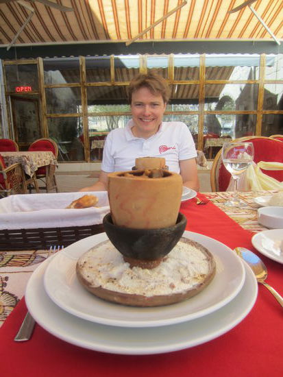 Essen in einem traditionellen türkischen Restaurant in Göreme