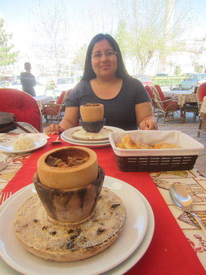 Essen in einem traditionellen türkischen Restaurant in Göreme