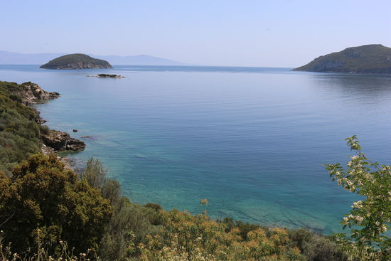 Blick von der Landstraße auf das Meer