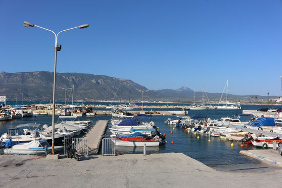 Der Stadthafen vom neuen Korinth