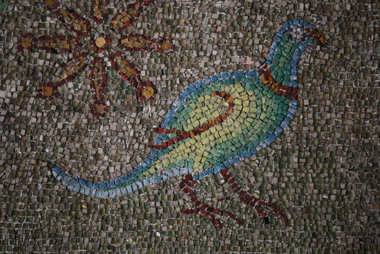 Feine Mosaike an den Wänden der Rotonda