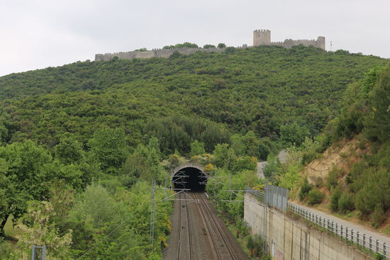 Die Burg Platamon von unten