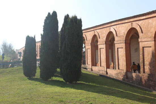 Immer den Arkaden entlang