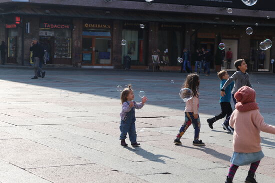 Begeisterung für Seifenblasen.