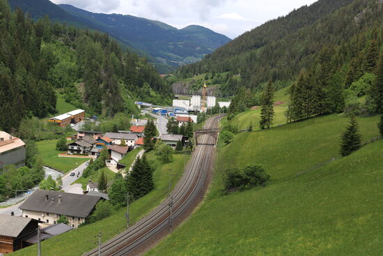 Die Eisenbahn ist noch da unten