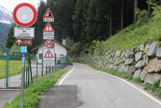 Und es geht auf den schönen Radweg vom Brenner in Richtung Bozen