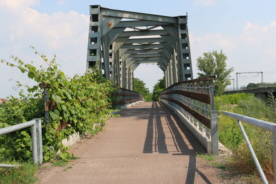 Eine alten Eisenbahnbrücke
