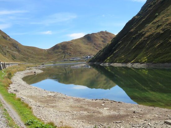 Vorbei am Oberalpsee