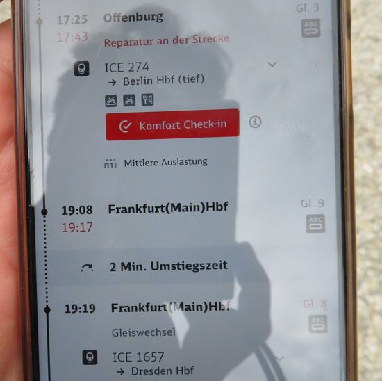 Kaum in Deutschland wird es gleich wieder spannend und es sollte, warum auch immer, heute kein weiterer Zug mehr von Frankfurt nach Leipzig fahren.