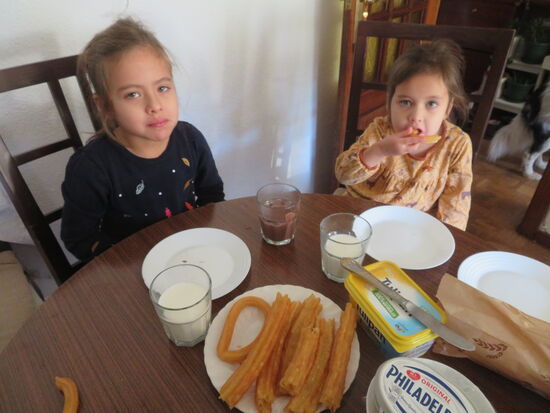 Churros con chocolate zum Frühstück