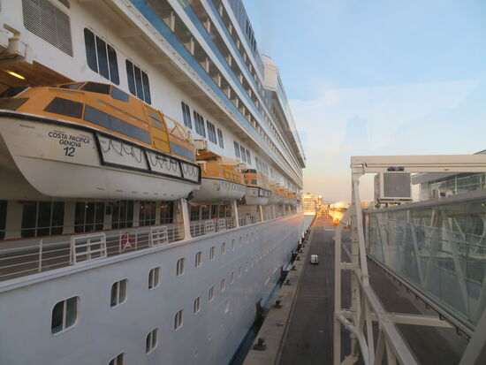 Auf geht es in das Schiff