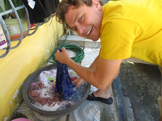 Waschen mit der Lavadora Semiautomatica - Nachdem die Waschmaschine gewaschen hat, muss man selber die Wäsche 3 mal durchspülen