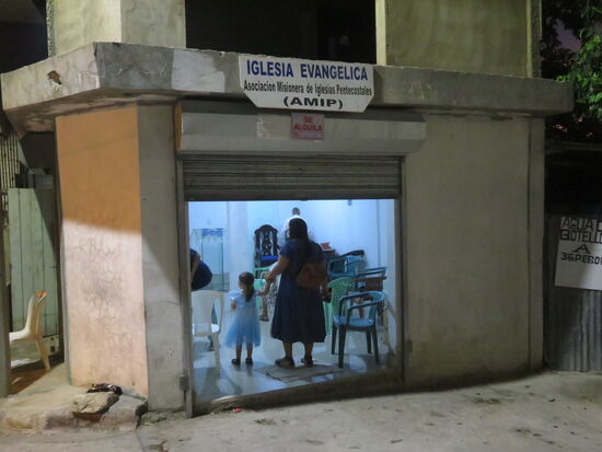 Die Gemeinde von Pastor Domingo