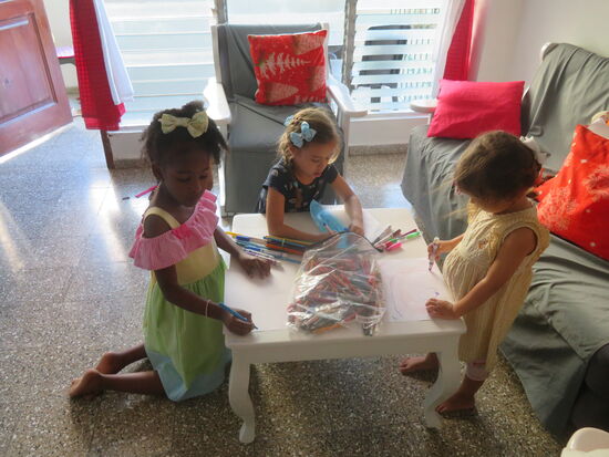 Die Kinder malen etwas...