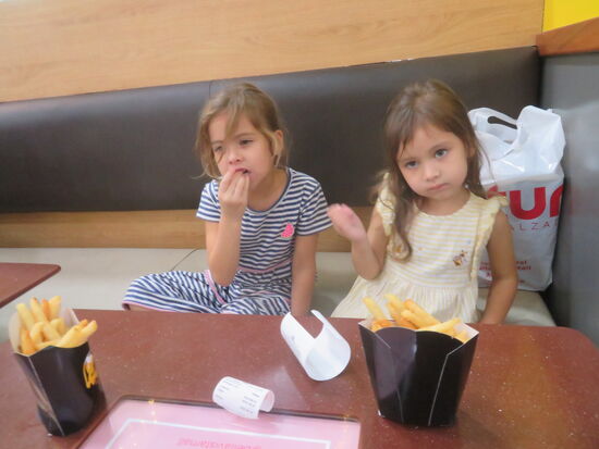 Vor dem Abflug gab es noch Pommes