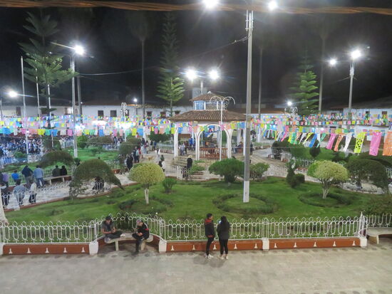Plaza de Armas von Santa Cruz nachts