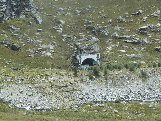 Tunnel am Gebirgspass auf 4500 Meter