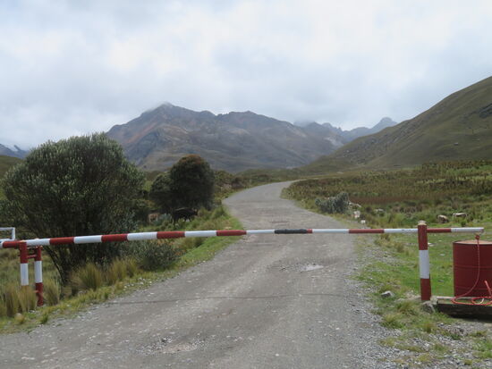 Nachdem der Eintritt bezahlt ist, wird die Schranke in den Nationalpark geöffnet