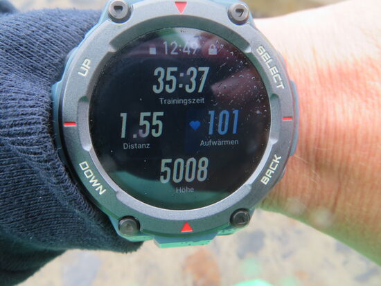 Meine Uhr meint, ich habe 5000 Meter erreicht, mein Telefon erreichte nur 4970 Meter, was stimmt jetzt?