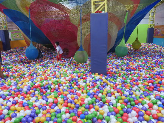 Ein fast olympisch großes Bällebad