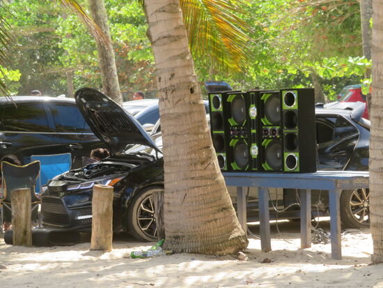 Beschallung gibt es auch am Strand