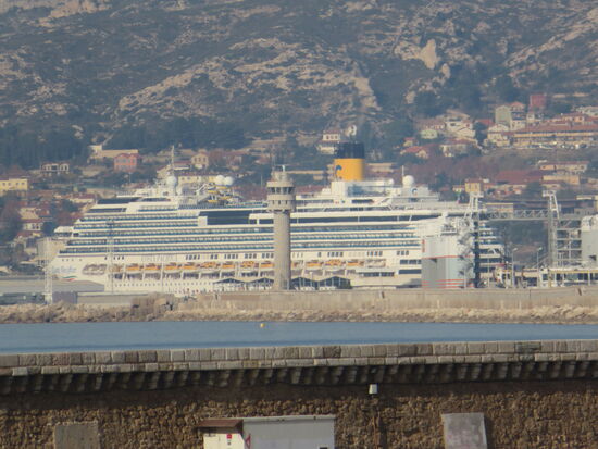 Unser Schiff von weitem