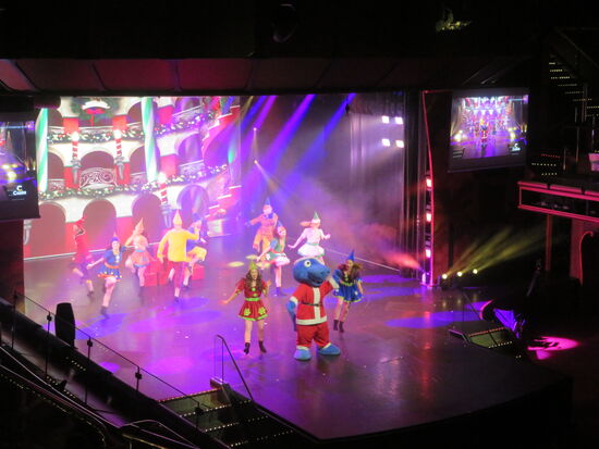 Und die tägliche Erwachsenen/Familienbespaßung im Theater