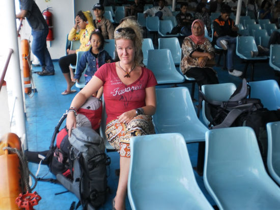 Auf der Fähre von Java nach Bali nach einer 5stündigen Busfahrt