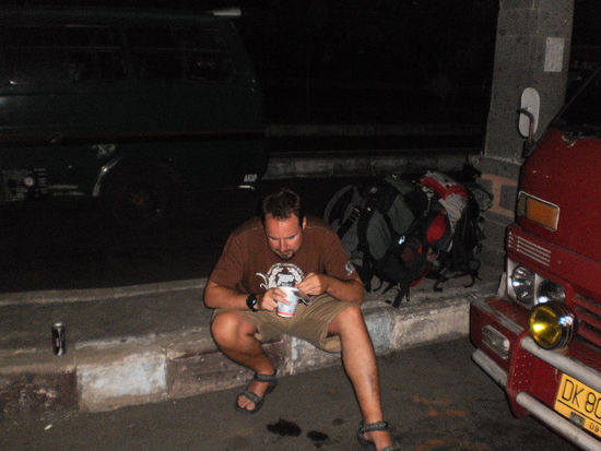 Schon auf Bali beim Warten, dass sich das Bemo mit 13 weiteren Fahrgästen füllt und wir endlich loskönnen!
