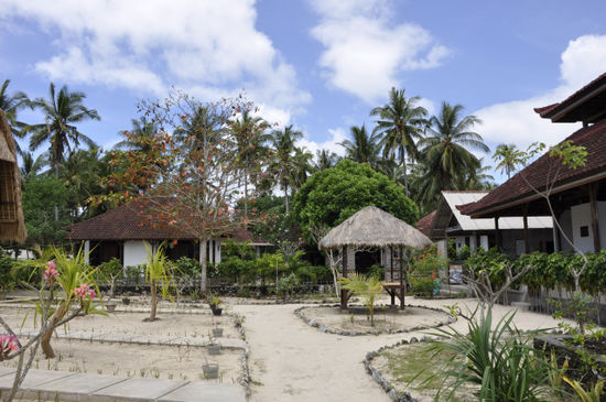 Einquartiert haben wir uns bei Mandara Beach Bungalows um 12 Euro die Nacht (diesmal sogar vorher angerufen!!)