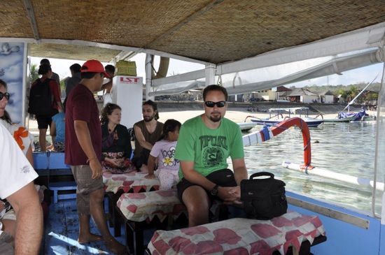 ... und dann sind wir - diesmal mit der Touristenfähre - auch schon weg für eine Nacht in den Ballermann von Bali - nach Kuta.