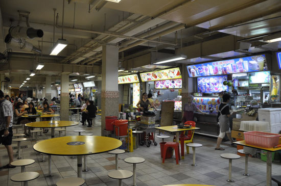 Besonders günstig ist's in Chinatown in einer Food Hall...