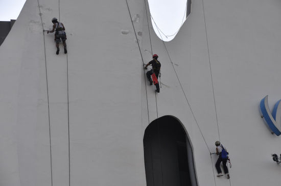 Berge gibt's keine aber die Wolkenkratzer bieten Betätigungsfelder für Alpinisten