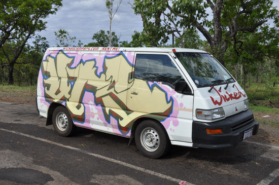 Und dann - voilá: Berta - the Beast! Unser fahrbarer Untersatz für die nächsten 6 Wochen. Baujahr 2008, Benziner, 2,4l Hubraum mit 115 PS und Hinterradantrieb.