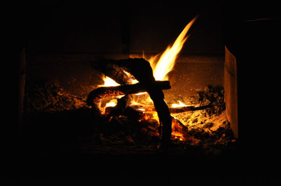... und dann ging's los. Pünktlich um 19 Uhr kamen Milliarden von Gelsen, wir wohl oder übel rein in die Berta, drinnen ca. 150 Gelsen erschlagen, alle Löcher mit Hansaplast abgedichtet und bei ca. 40°C versucht zu schlafen. Raus konnten wir nicht, die Klima auch nicht anmachen, da dann der Motor wieder heiß wird, also ca. 5 Stunden Sauna inkl. Pinkeln in die Wasserflasche. So gegen 3 Uhr sind wir dann vollkommen erschöpft eingeschlafen...