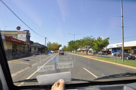 Das kleine Outbackstädtchen Tennant Creek - hier steppt der Bär