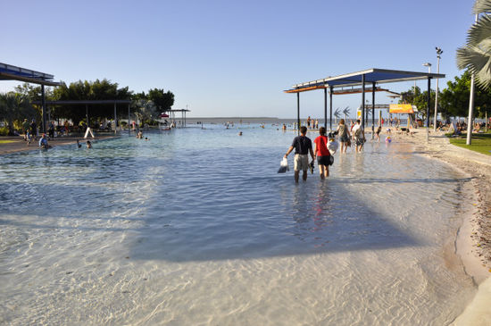 Eine Lagoon gibt's zum gratis baden und garantiert jellyfishfree...