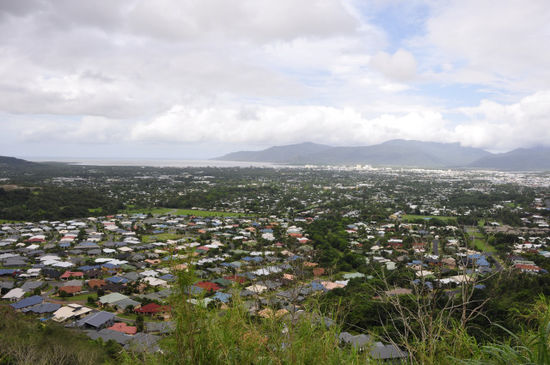 Zum Abschluss hier noch ein Foto von Cairns. Hier sieht man mal wie niedrig die Aussiestädte alle sind.
