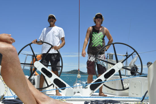 Und hier die zwei wichtigsten Männer an Bord. Links Pete (Skipper) und rechts Tom (Hilfsskipper), zwei unglaubliche Unikate und voll mit sich und der Welt im reinen...