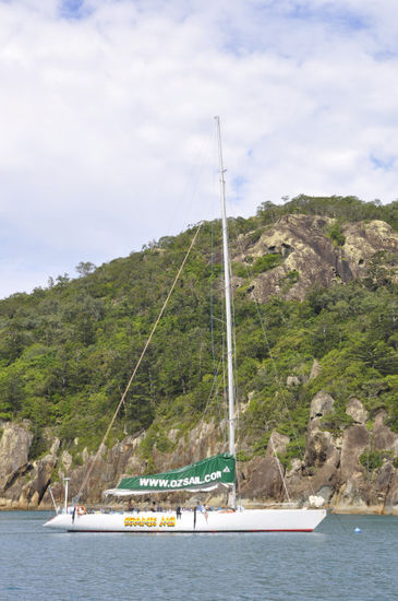 Hier die Nachbarn (namens "Spank me") die laut unserem Skipper immer später wegsegelten damit sie von uns nicht dauern überholt werden.