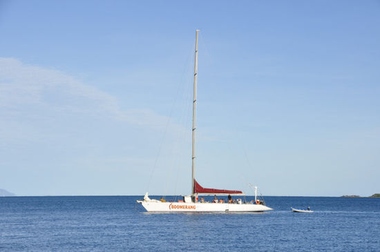 "Boomerang" ein weiteres Partyboot und laut unserem Skipper ein "pain in the ass" zum segeln hat auch wieder gewartet bis wir am nächsten Morgen endlich auslaufen...