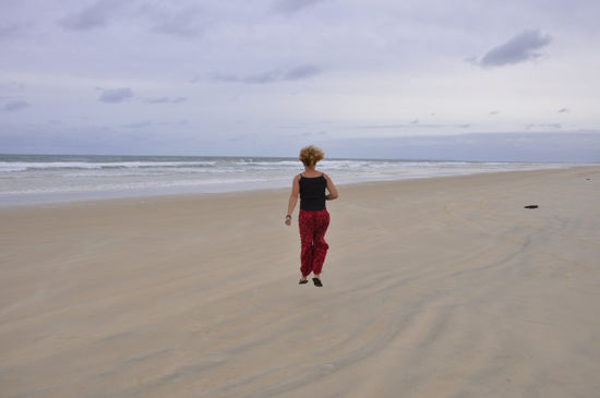 ...und am Strand herumhopsen...