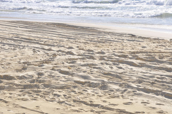 Das ist übrigens der Grund weshalb man seine Beach Driving Zeiten beachten muss und während der Flut und so nicht fahren darf...