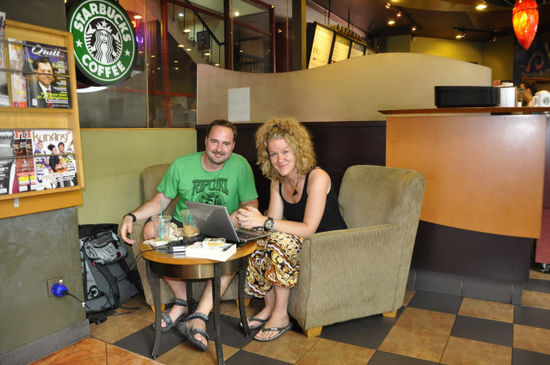 Liebe Grüße aus der Journalistenecke im Starbucks! Die nächsten Fotos kommen bereits von den Perhentian Islands!